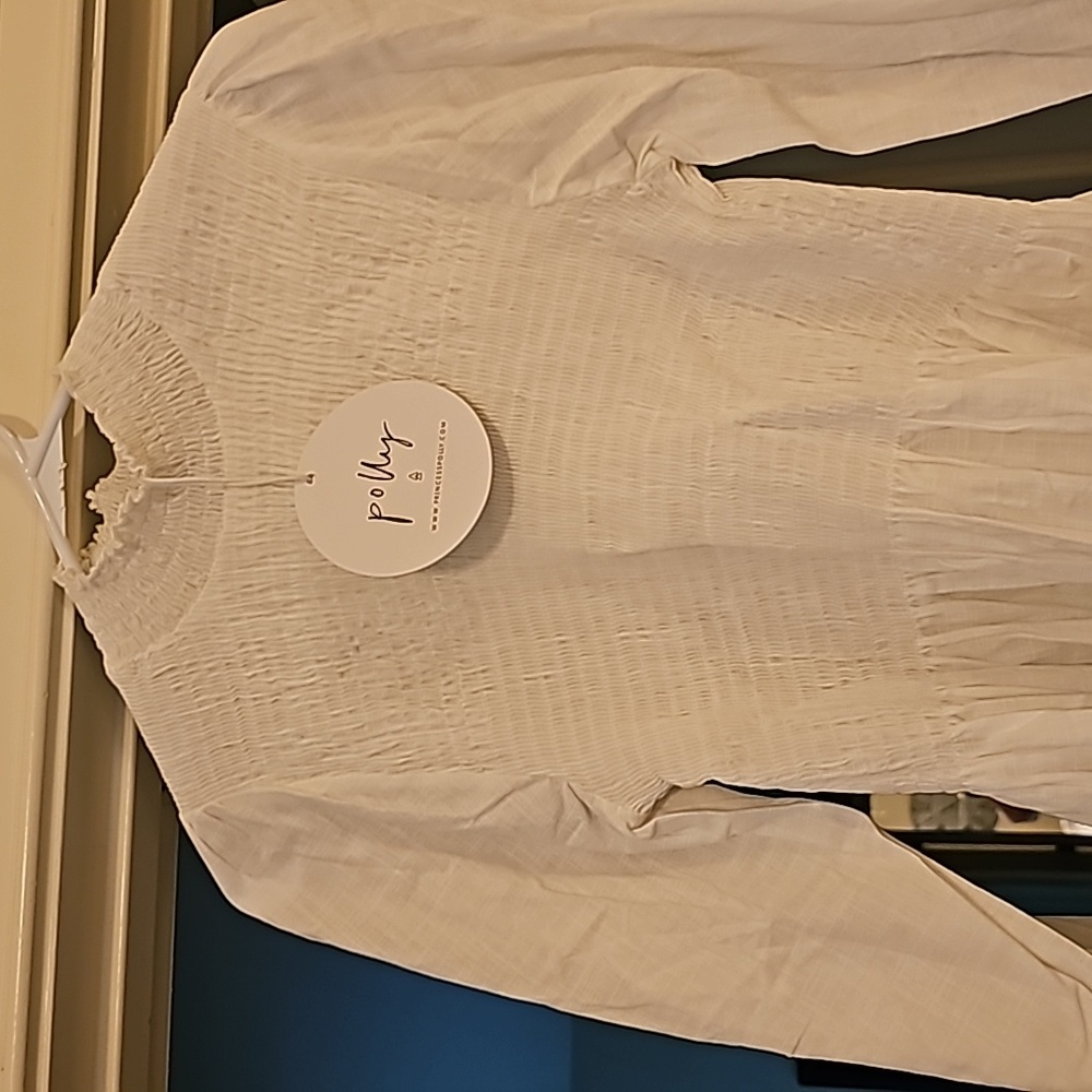 Princess Polly NWT Women's XL smocked front and puffed long sleeves.